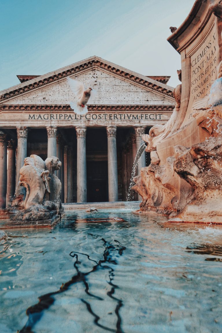 Visite de Rome,Visite du Pantheon Visita del Pantheon, Photo by Gloria Cretu Unsplash