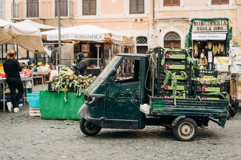 Vsisite guidate roma, Campo de Fiori gabriella-clare-marino-OTWs69RkQsc-unsplash