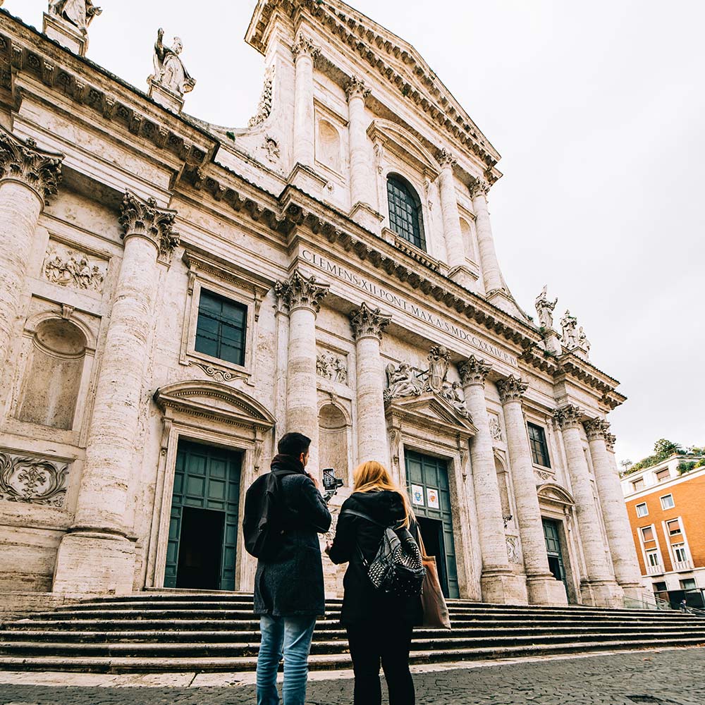 Roma Cristiana, Rome chretienne, Dress code for churches in Rome foto di Gabriella Clare Marino Unsplash