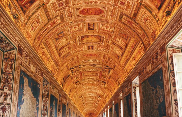 Visite Chapella Sixtine, Visita dei Musei Vaticani e Cappella Sistina Galleria delle Mappe Musei Vaticani cristina-gottardi-ooi0jRgFlvo-unsplash