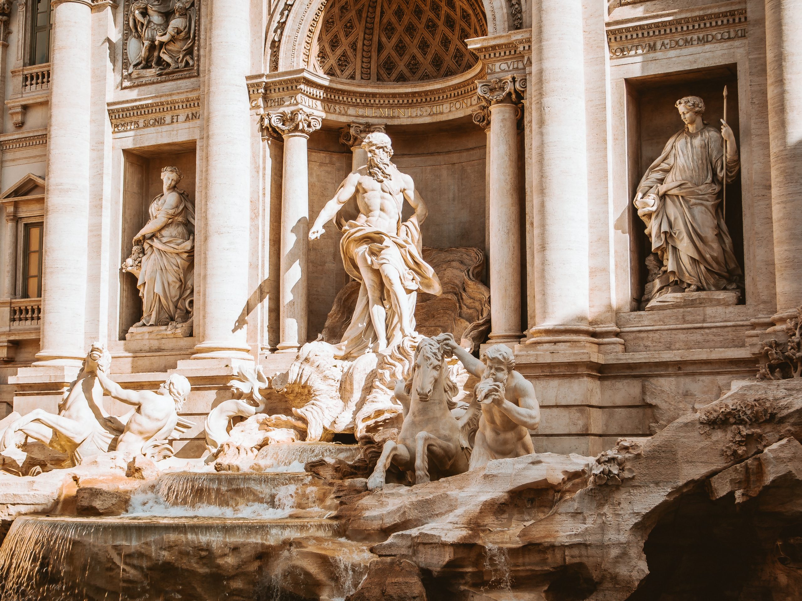 Week end a roma, Baroque Rome Trevi Fountain Rome Baroque Roma La fountaine de Trevi Barocca Fontana di Trevi photo by Christopher Czermak unsplash
