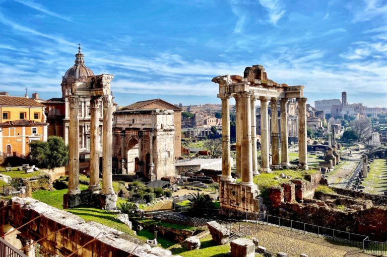 Foro Romano, Visite Colisée Photo by Massimo Virgilio Unsplashash-scaled.jpeg