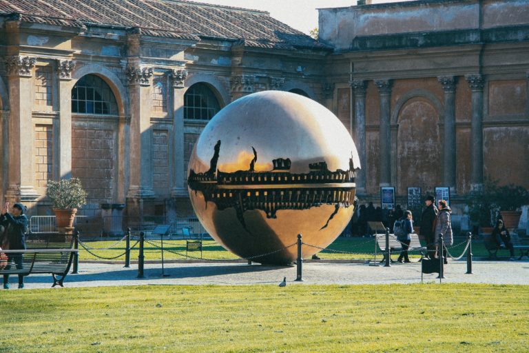 Visita dei Musei Vaticani Photo by Iam Os Unsplash